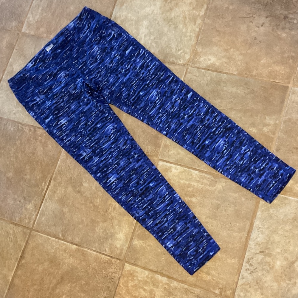 32 Degrees weatherproof woman’s Leggings in Blue Print w back zippered pocket